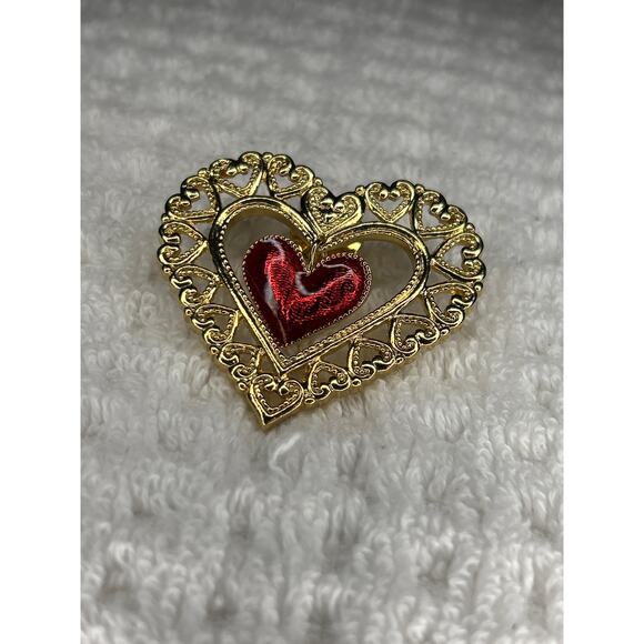 Vintage 1990 Dangling Heart Pin Gold Tone Red Enamel Avon Love Valentines - Picture 2 of 4